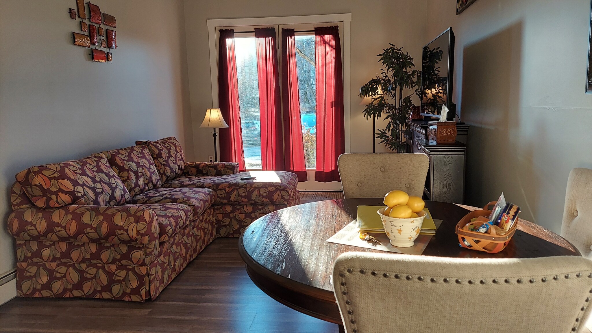 Building Photo - 92 Oak St