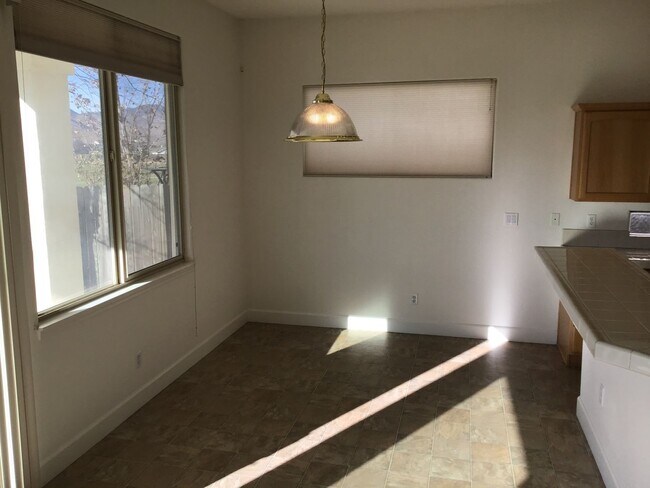 Building Photo - 442 La Costa Cir