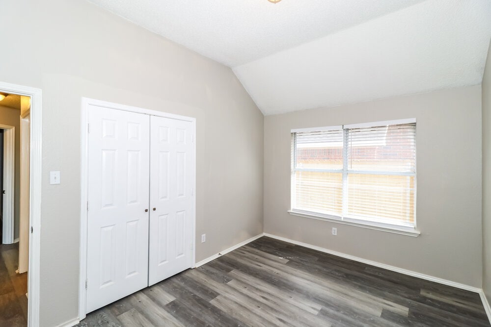 Building Photo - 2407 Springfield Dr