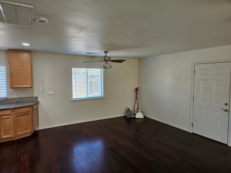 Building Photo - 17960 Swaps Ct