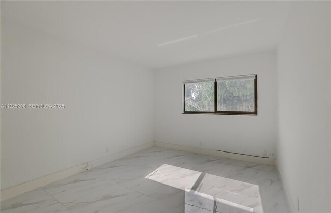 Building Photo - 2140 NE 56th St