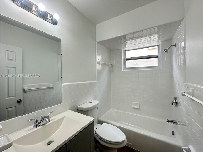 Building Photo - 2822 Van Buren St