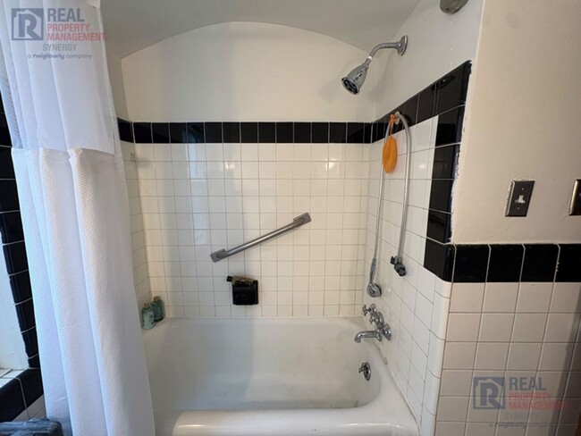 Building Photo - 3355 Elizabeth Dr