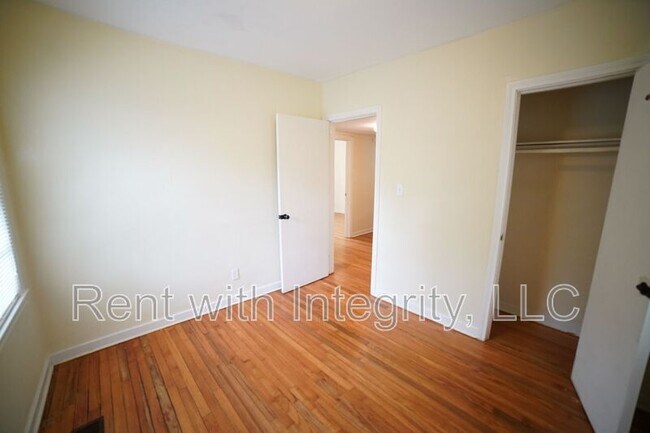 Building Photo - 1935 Temple Dr