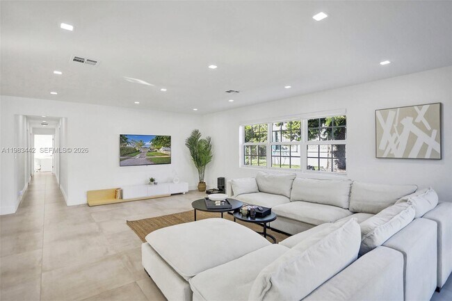 Building Photo - 1610 Polk St