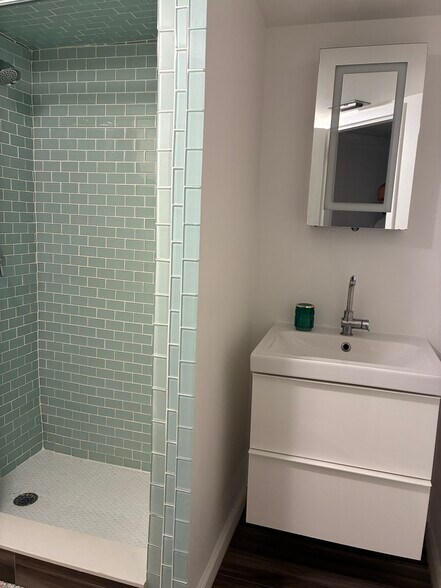 Building Photo - 5300 NE 24th Ter