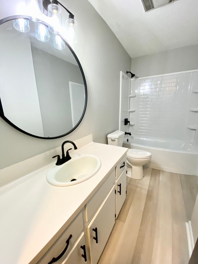 Building Photo - 120 Sis Ln