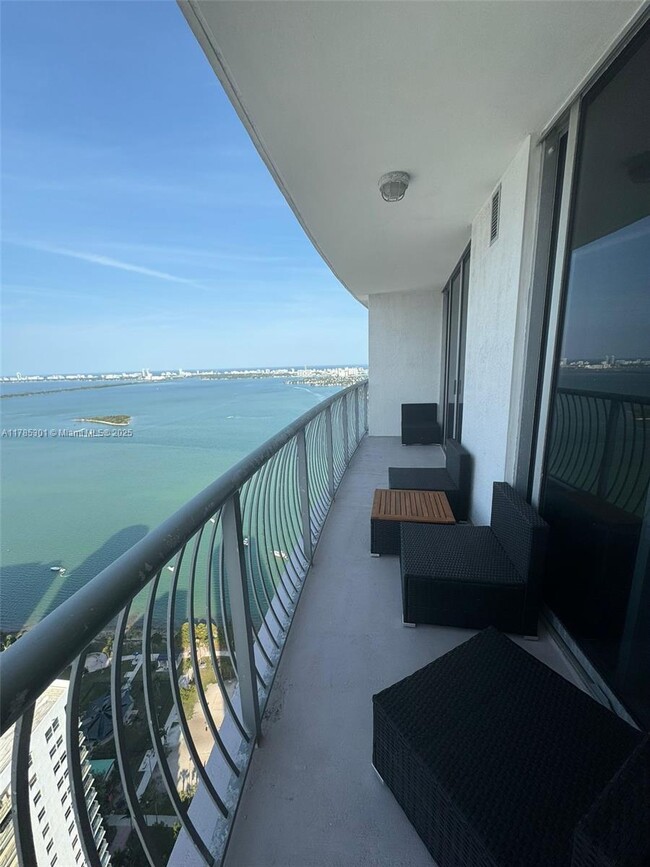 Building Photo - 1750 N Bayshore Dr