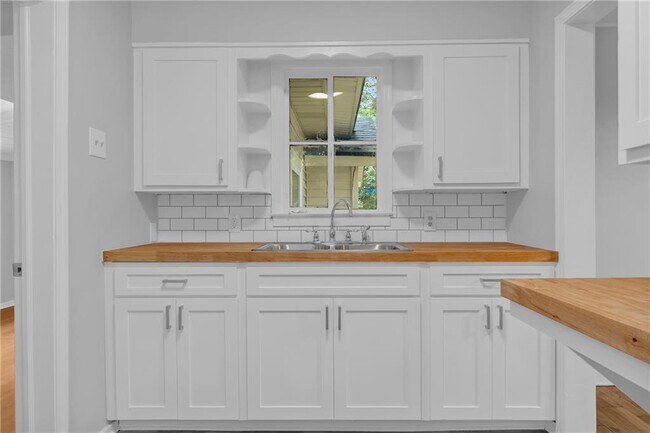 Building Photo - 4805 Chaudron Dr