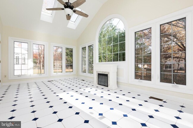 Building Photo - 14209 Floral Park Dr