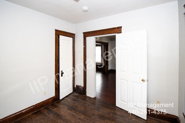 Building Photo - Lovely 2 Bed, 1 Bath Apartment in Clevelan...