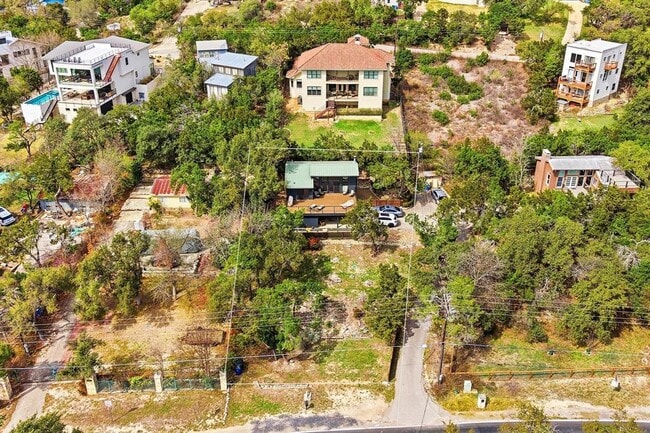 Building Photo - 7039 Comanche Trail