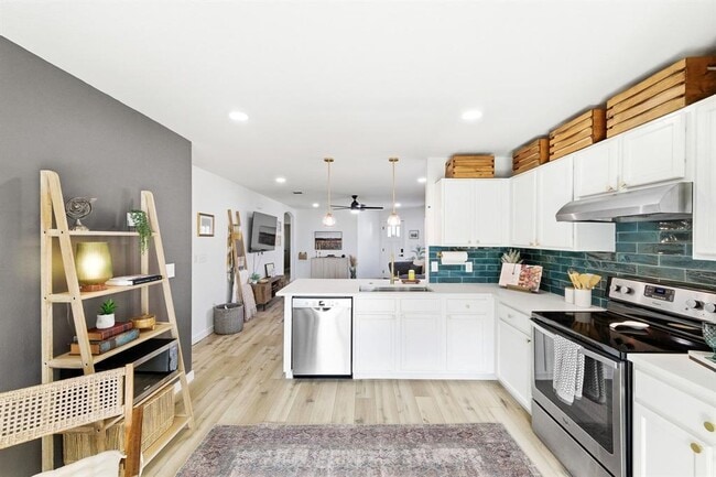 Building Photo - 5905 Los Dios Pl