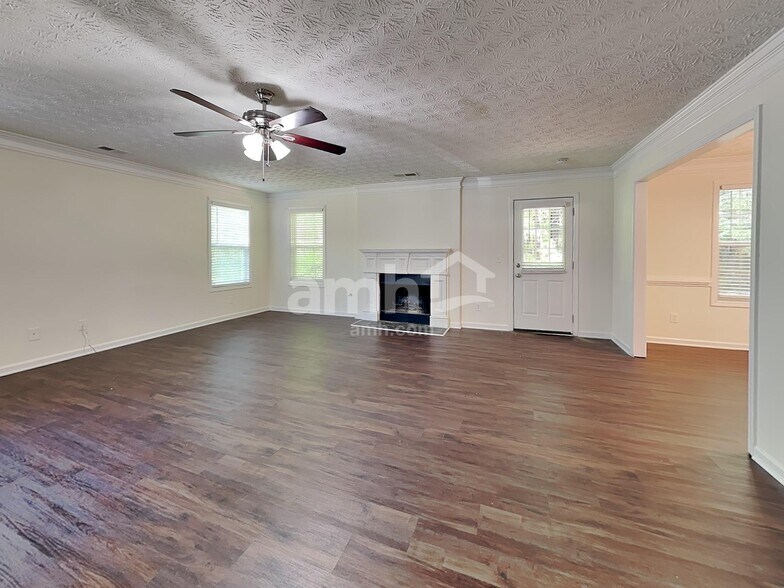Building Photo - 104 Arbor Creek Way