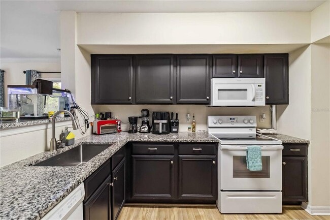 Building Photo - 1000 Villagio Cir