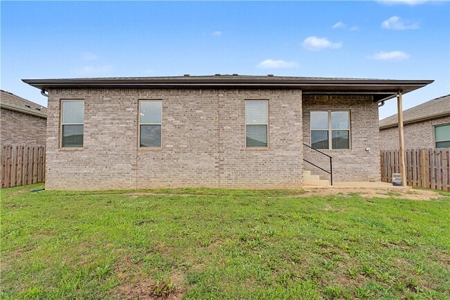 Building Photo - 2040 Periwinkle Pl
