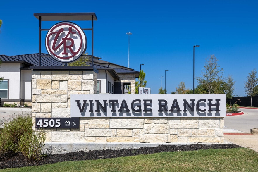 Building Photo - Vintage Ranch