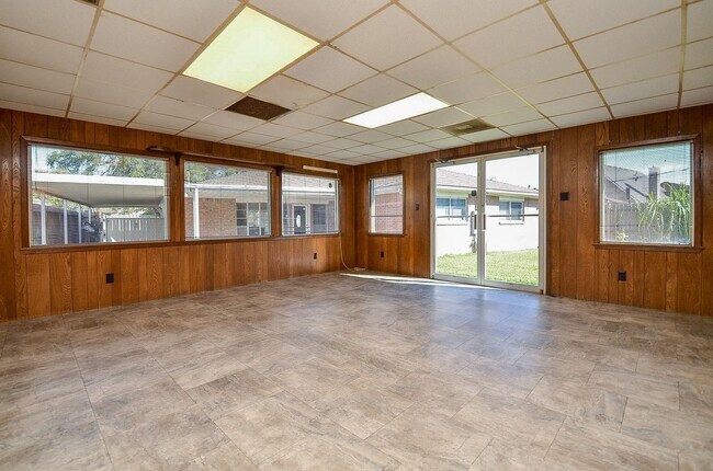 Building Photo - 9215 Sharpcrest St