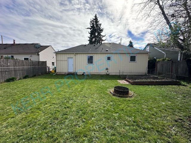 Building Photo - Charming 2-Bed Bungalow Retreat in Heart of Portland – Cozy 850 Sq Ft Space Awaits!