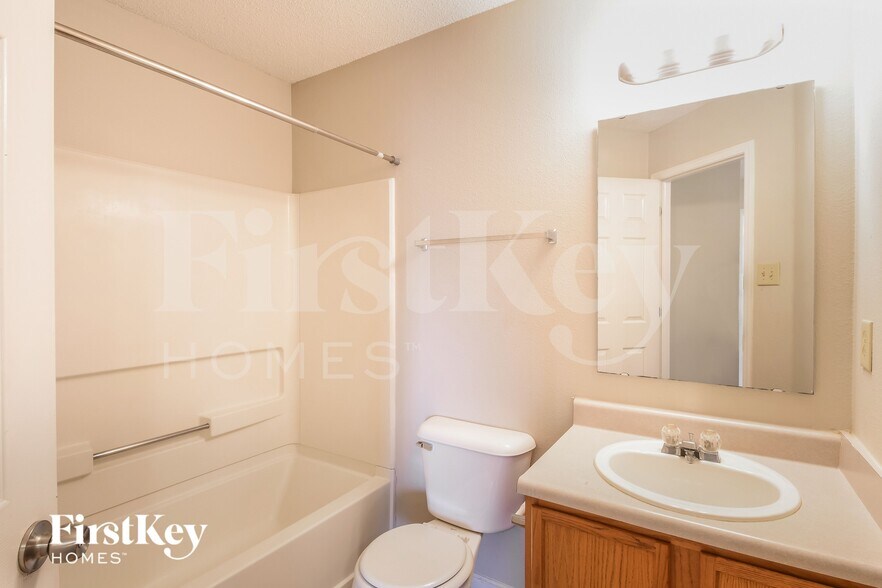 Building Photo - 2332 Providence Ct