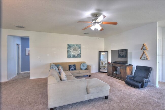 Building Photo - 3/2 Single Family Home located in a quiet ...