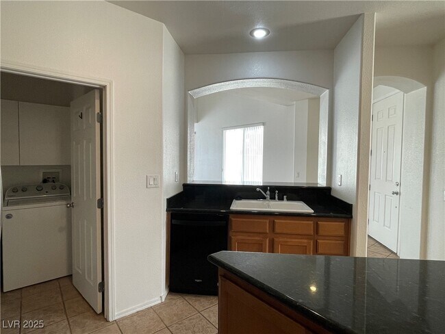 Building Photo - 10385 Bayhead Beach Ave