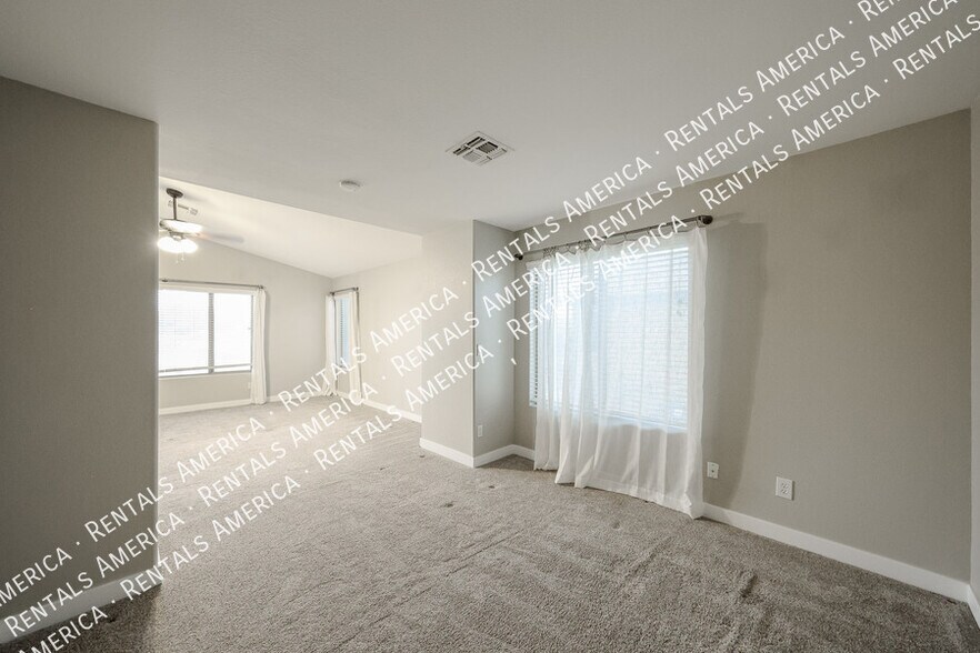 Building Photo - 2305 E Cherry Hills Pl