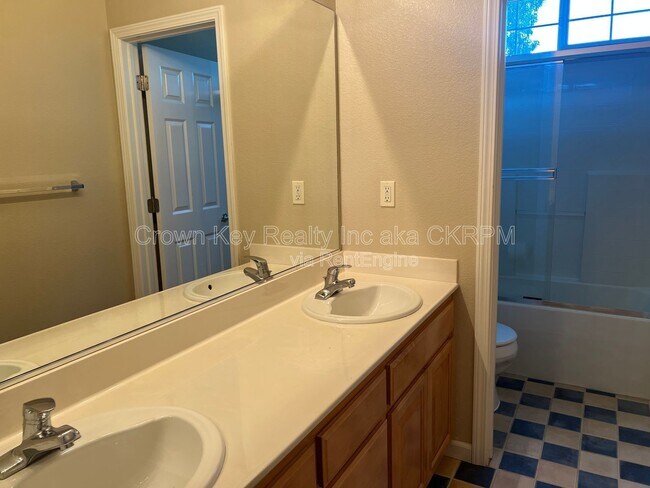 Building Photo - 4725 Dandelion Loop