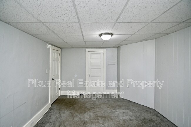 Building Photo - 825 7th St NW