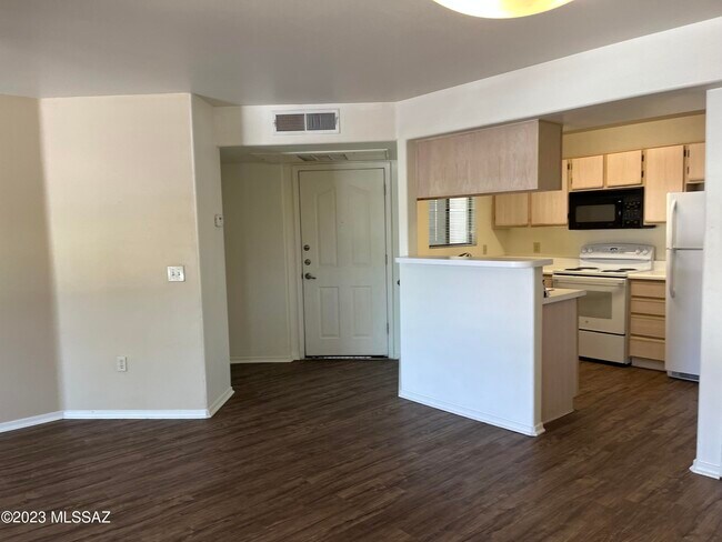 Building Photo - 5751 N Kolb Rd