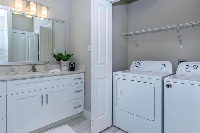 Building Photo - 1620 Oak Tree Dr