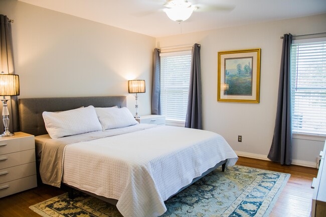 Building Photo - 10129 Solta Dr