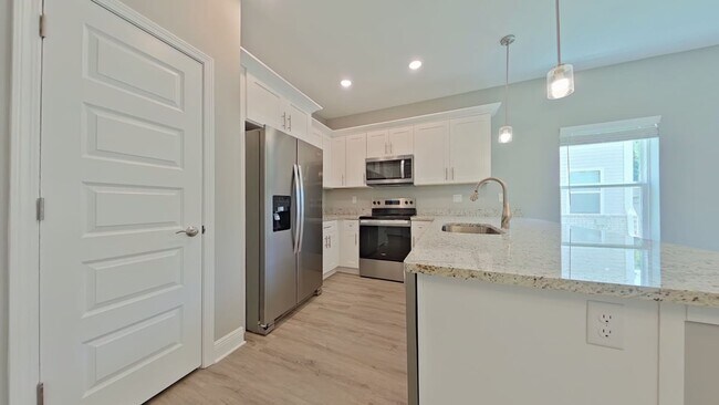 Building Photo - 840 Fairview Dr