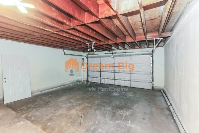 Building Photo - 2844 Oak Creek Dr