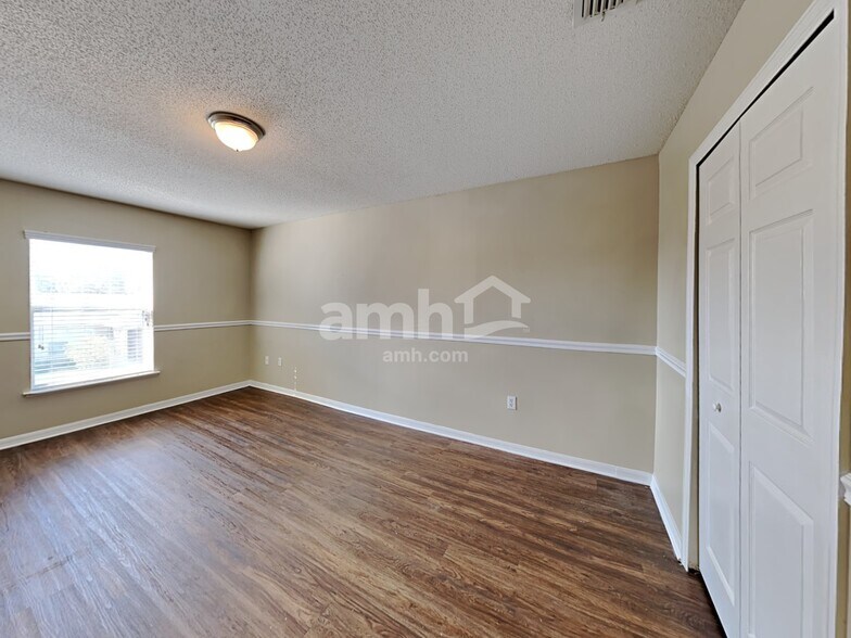 Building Photo - 3941 Warbler Dr