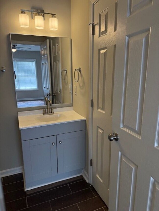 Building Photo - Available Now! MUST SEE!