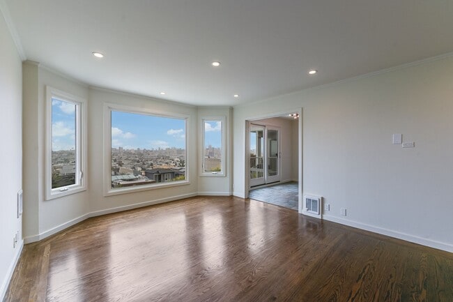 Building Photo - Panoramic SF Views, Elevated Cul-de-Sac Home in Eureka Valley