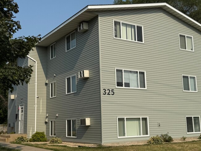 Building Photo - Willow Apartments
