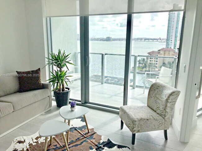 Building Photo - 2900 NE 7th Ave