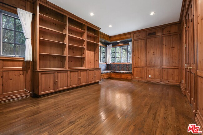 Building Photo - 3254 Oakdell Rd