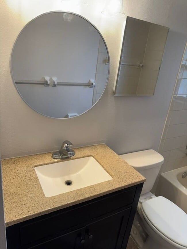 Building Photo - Spacious 3BR/2BA Duplex – Fresh Remodel, P...