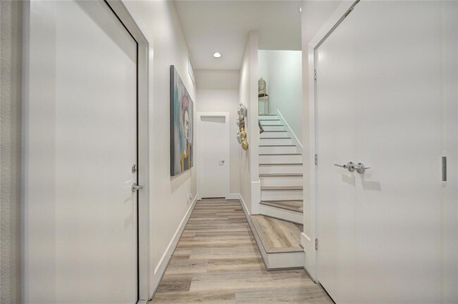 Building Photo - 3362 Pinemont Dr