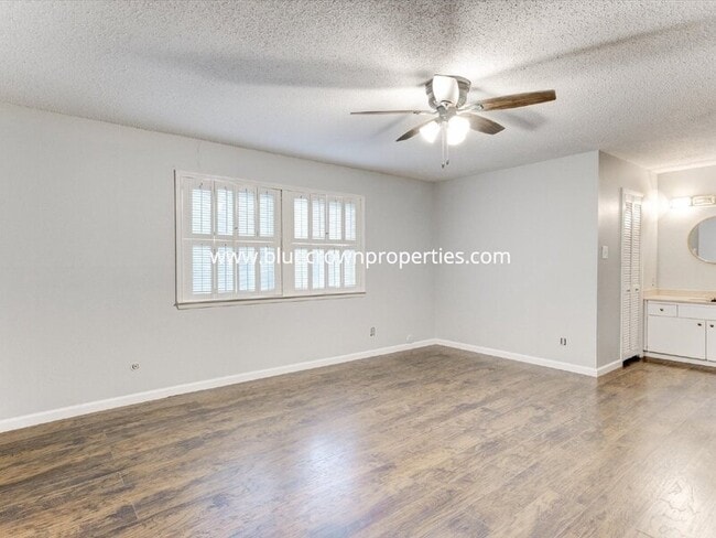 Building Photo - 462 Westview Terrace