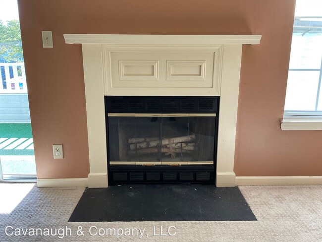 Building Photo - 2 br, 1 bath House - 15 Forest Glen  Unit #11