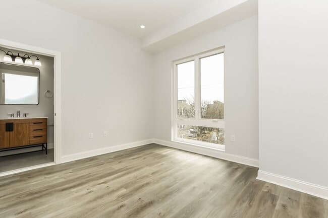 Building Photo - 163 W Cumberland St