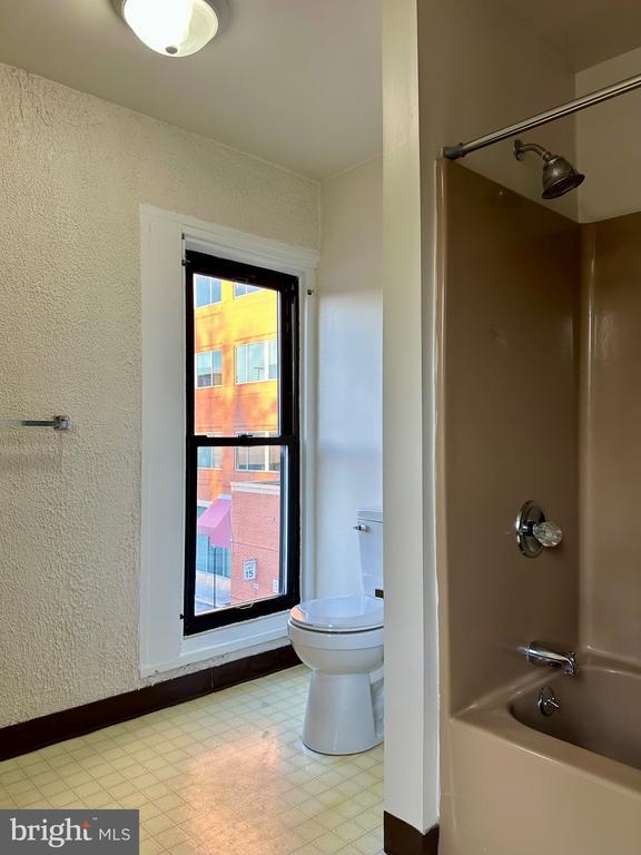 Building Photo - 239 W Philadelphia St