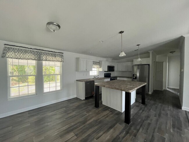 Building Photo - 173 Eland Dr