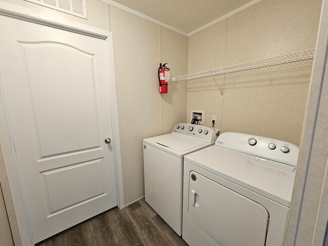 Building Photo - 46000 Geddes Rd