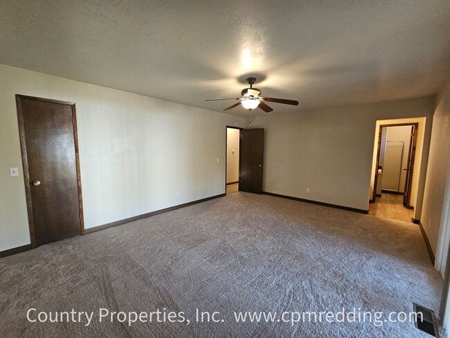 Building Photo - House with Huge Shop in the Heart of Redding Available Now!