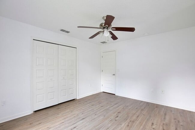 Building Photo - Lovely 3/2.5 Spacious Home with a Large Backyard in an Unbeatable Location near Downtown Orlando!